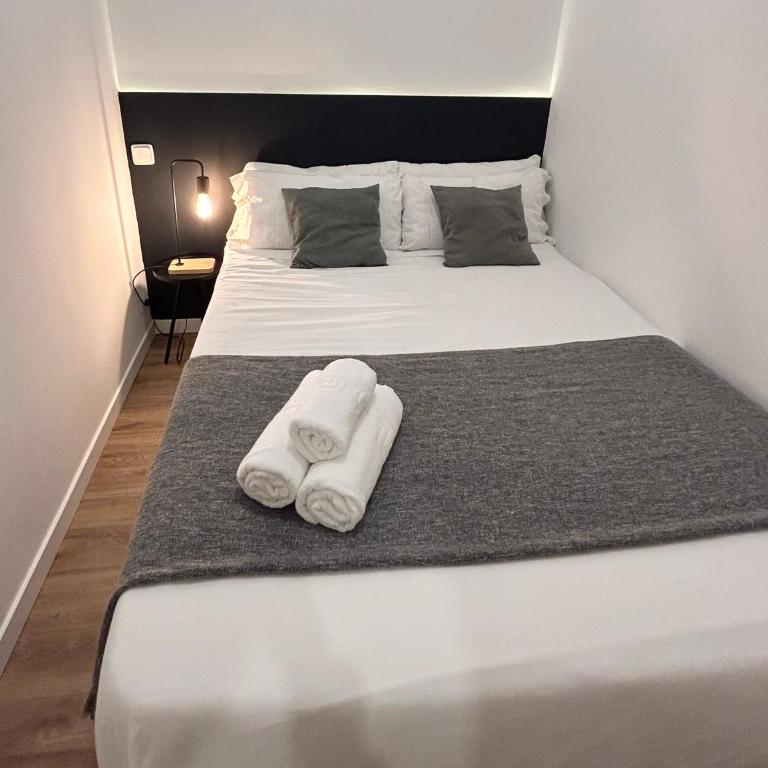 Center Madrid habitaciones - Double Room with Shared Bathroom - 4
