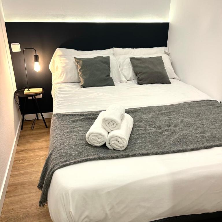 Center Madrid habitaciones - Double Room with Shared Bathroom - 2