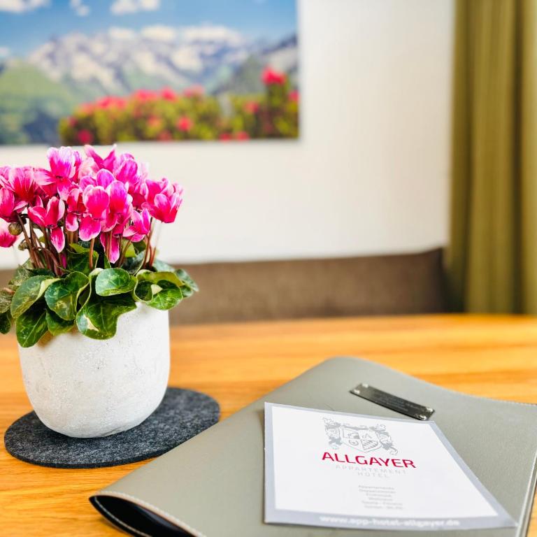 Appartement-Hotel-Allgayer - Doppelzimmer mit Balkon - 10