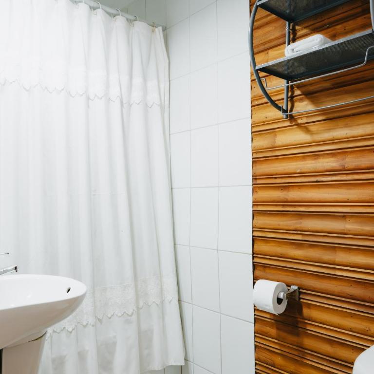 Hostal Concepcion - Habitación Familiar con baño privado - 2