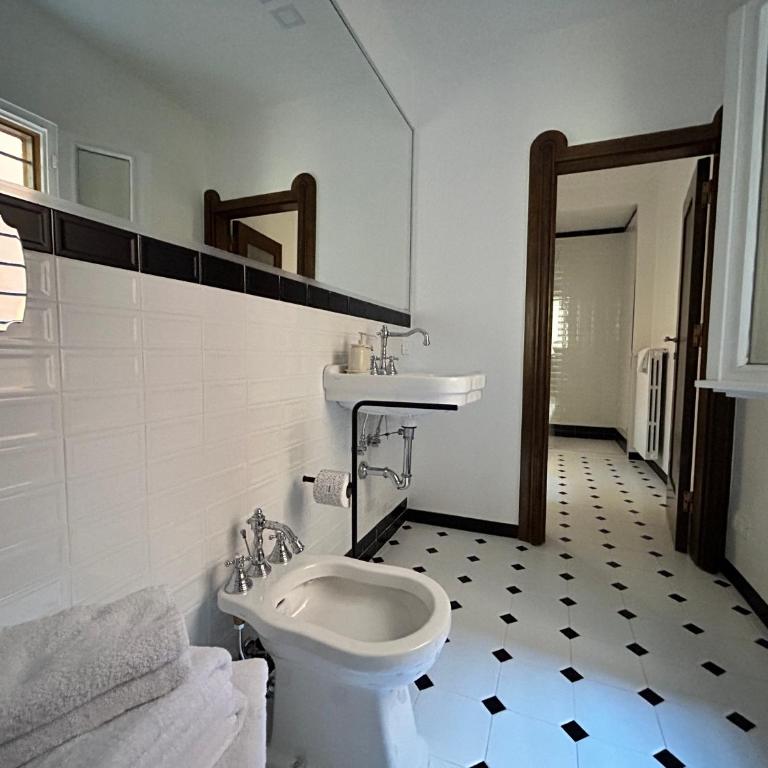 Frame Bologna - Camera Matrimoniale Superior con Bagno Privato Esterno - 5
