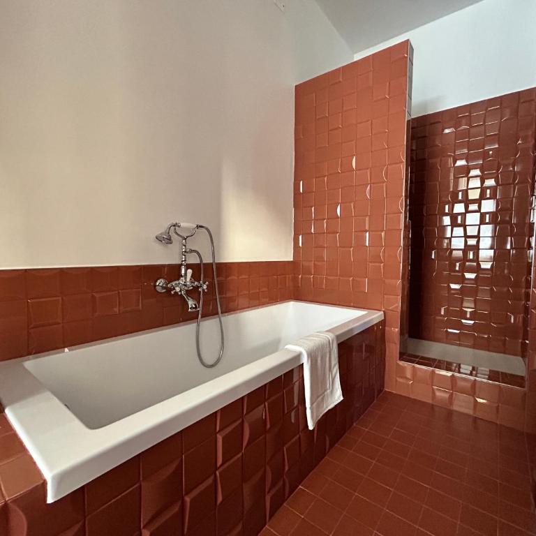 Frame Bologna - Deluxe Queen Suite with Ensuite Bathroom - 1