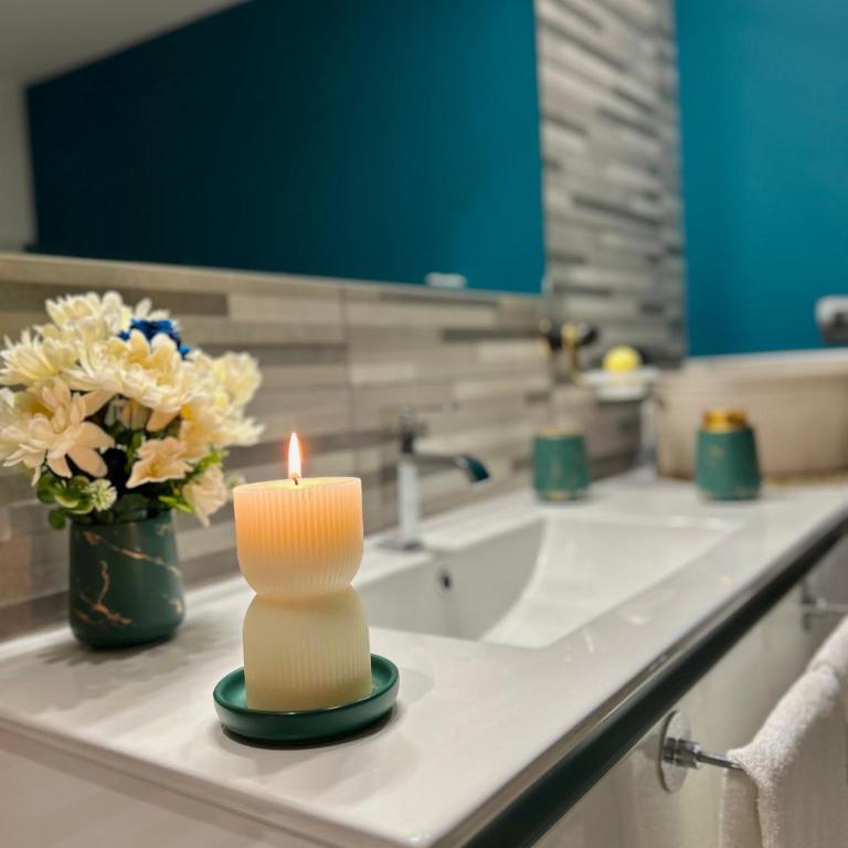 Suite Deluxe - Jacuzzi - Private Parking - One-Bedroom Apartment - 2