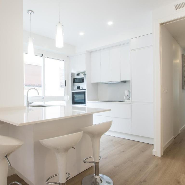 4 bedroom/3 baths w/ AC in near beach! - Apartment - 7