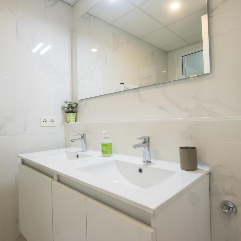 4 bedroom/3 baths w/ AC in near beach! - Apartment - 14