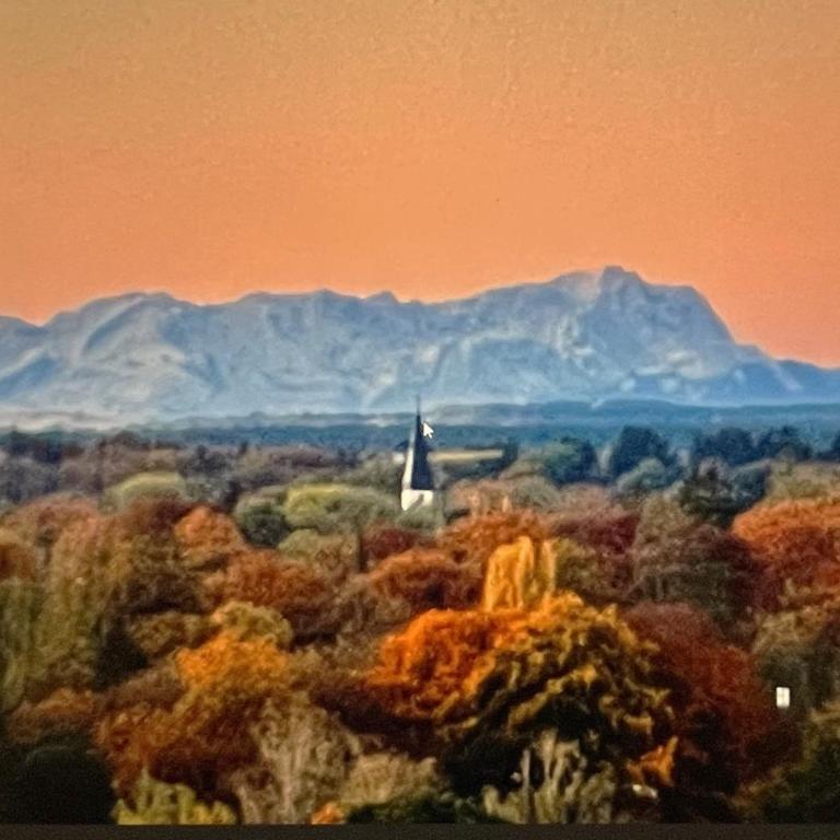 ALPEN-PANORAMA SUITE - Einzigartige Privatsuite hoch über München, 12tes OG, Alpenblick, Loggia, Whirlpool, 15 Minuten zum Zentrum, Ruhe und Erholung in der Stadt München für privat und geschäftlich Reisende - Doppelzimmer mit Bergblick - 4