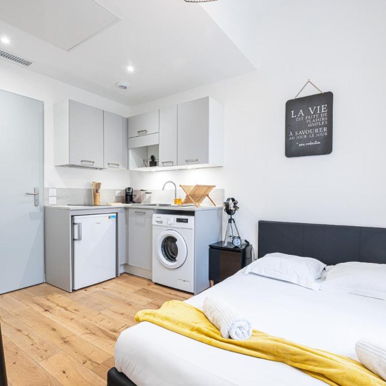 Charming City Center Studio 108 - Studio - 8