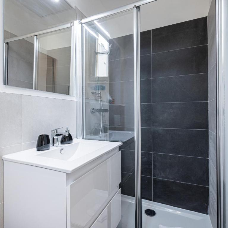 Charming City Center Studio 108 - Studio - 21