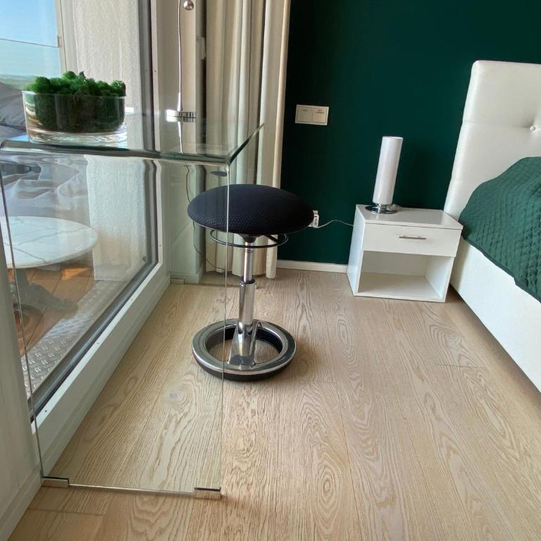 ALPEN-PANORAMA SUITE - Einzigartige Privatsuite hoch über München, 12tes OG, Alpenblick, Loggia, Whirlpool, 15 Minuten zum Zentrum, Ruhe und Erholung in der Stadt München für privat und geschäftlich Reisende - Doppelzimmer mit Bergblick - 6