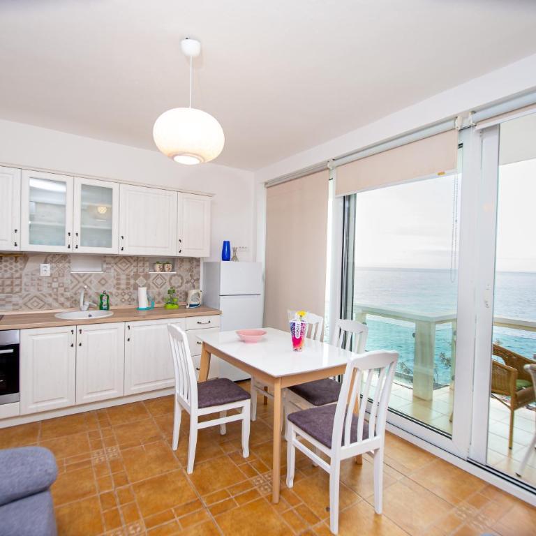 Apartments AriaSana-5m from the beach - One-Bedroom Apartment with Sea View - 4
