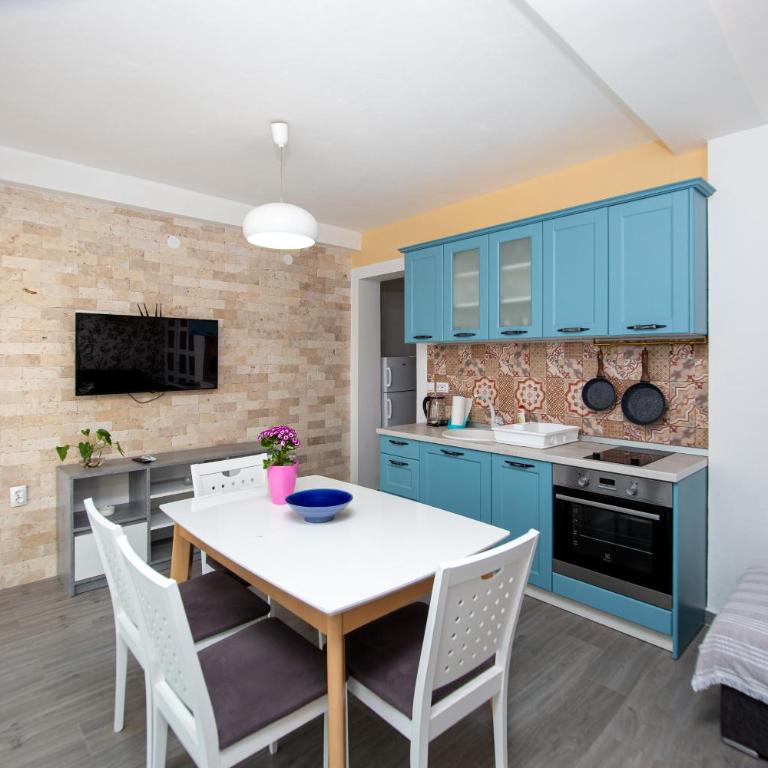 Apartments AriaSana-5m from the beach - Two-Bedroom Apartment - 3