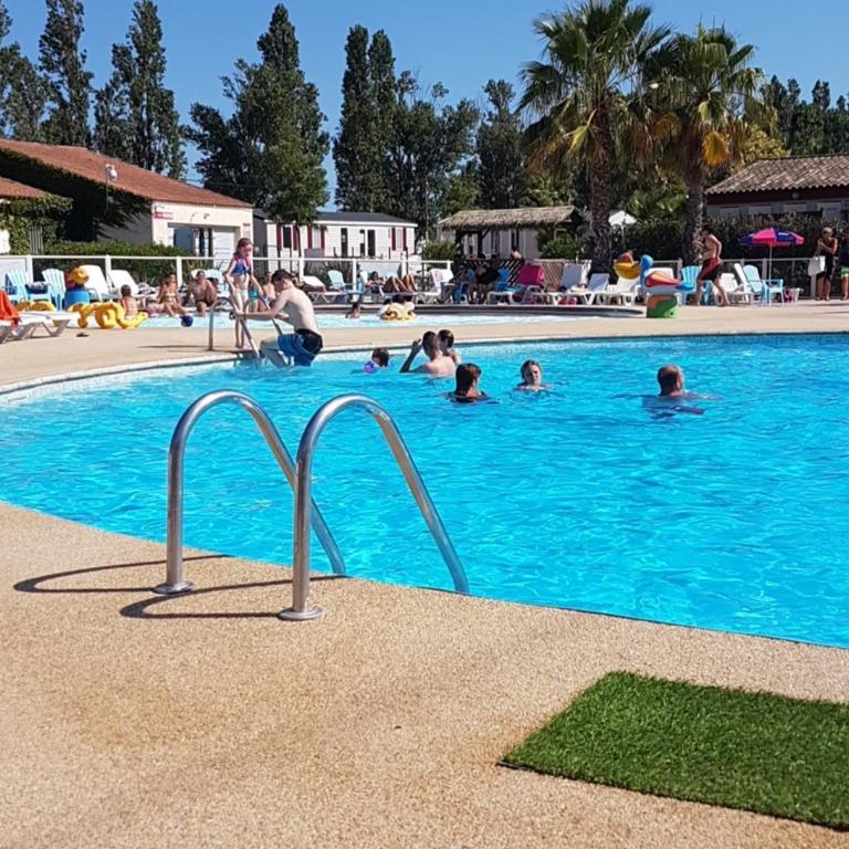 Linge literie et toilette fournis, un grand confort, à côté ou à 5 minutes des piscines tous 3 chambres grande terrasse couverte - Forum 05 - 4