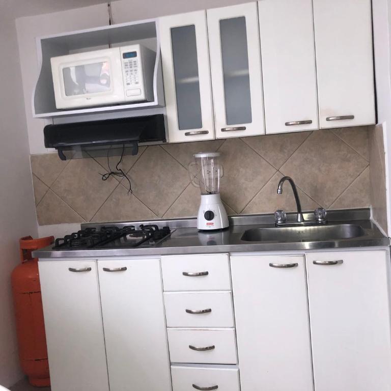 Apartamento cómodo en laureles , céntrico y bien ubicado Apto 301 - Two-Bedroom Apartment - 20