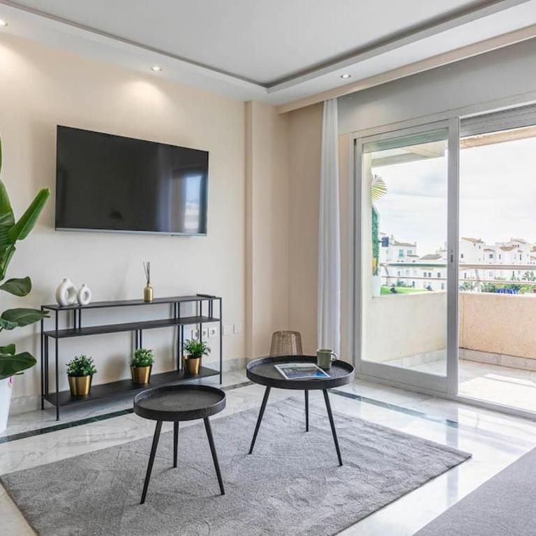 MARBELLA HOME RENTALS - Marina Banus, Puerto Banus, 2BR Spacious, parking & pool - Apartamento de 2 dormitorios - 5