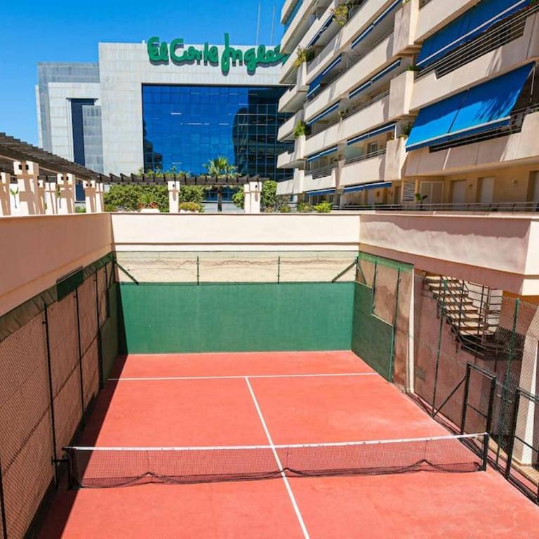 MARBELLA HOME RENTALS - Marina Banus, Puerto Banus, 2BR Spacious, parking & pool - Apartamento de 2 dormitorios - 26
