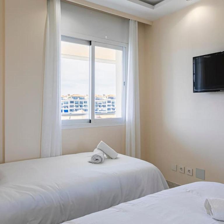 MARBELLA HOME RENTALS - Marina Banus, Puerto Banus, 2BR Spacious, parking & pool - Apartamento de 2 dormitorios - 29