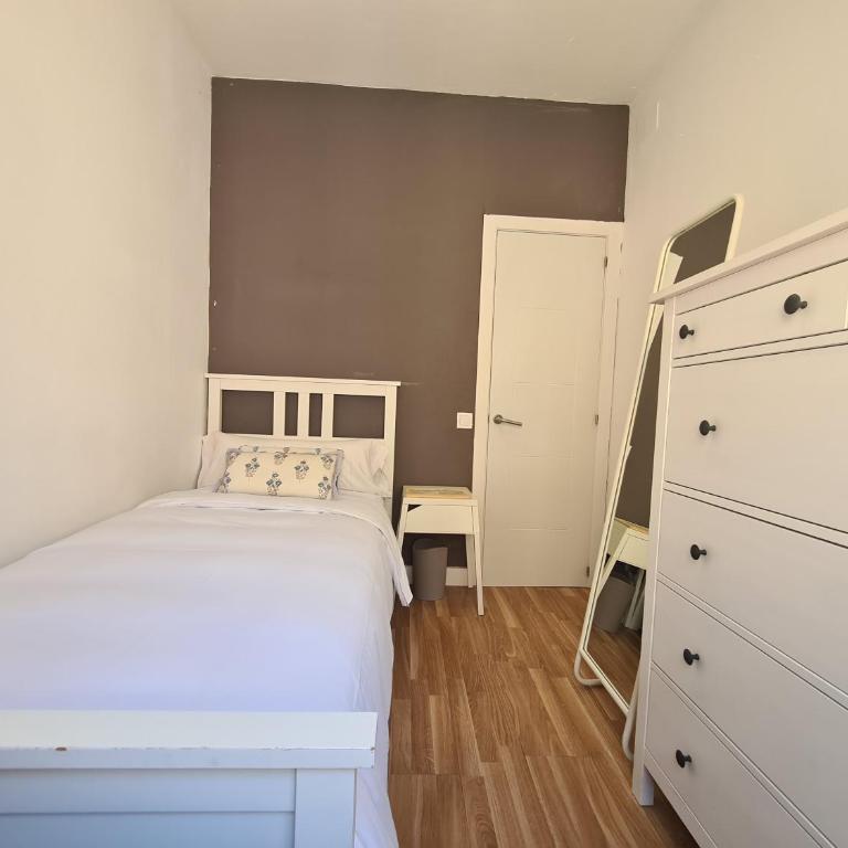 WALK to CAMP NOU - Wi-Fi AC 3 Bed by MyRentalHost - Apartamento de 3 dormitorios - 9