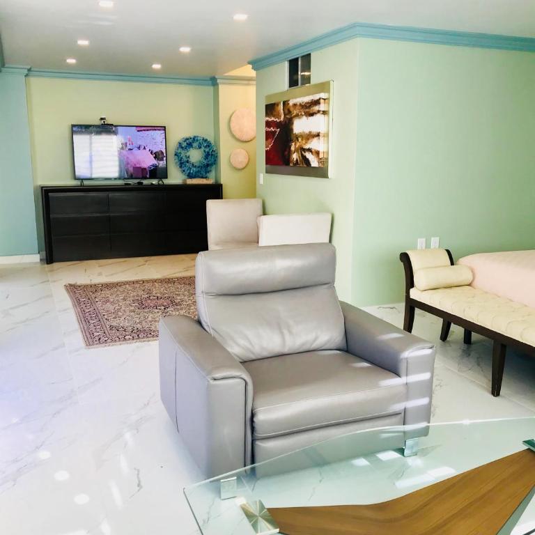Puerto Vallarta Family Vacation Home, Beach Frontage - Apartamento - 75
