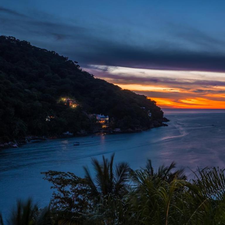 Puerto Vallarta Family Vacation Home, Beach Frontage - Apartamento - 88