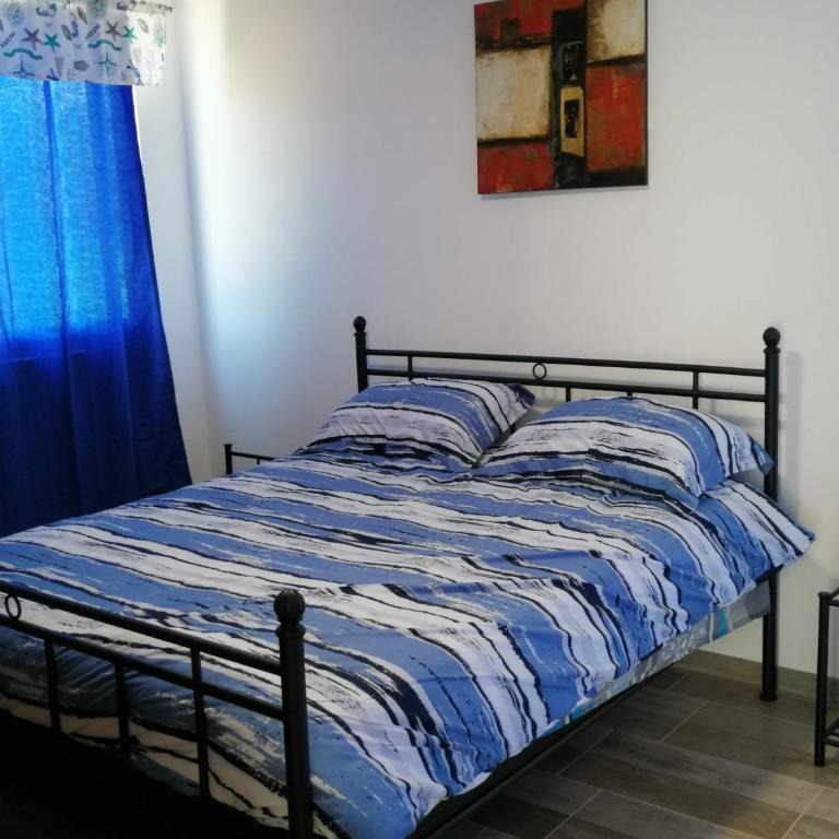 WANNAQUEROS SUITES - Three-Bedroom House - 11