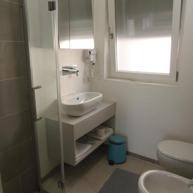 Apartaments and Rooms Claudia Augusta - Camera Matrimoniale con Bagno in Comune - 3
