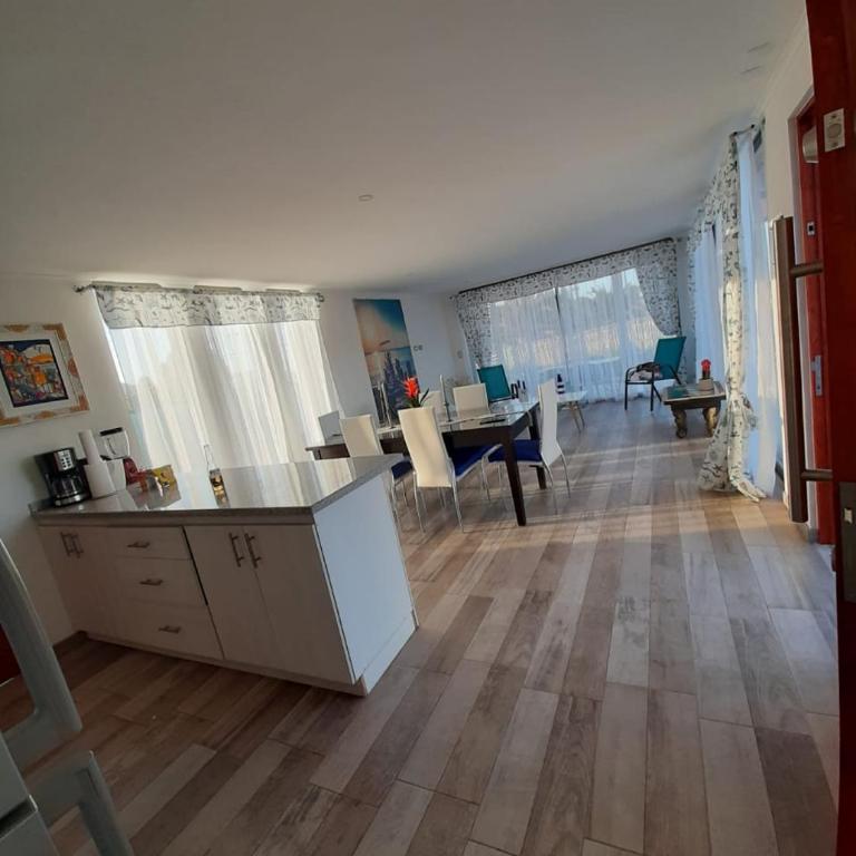 WANNAQUEROS SUITES - Three-Bedroom House - 16