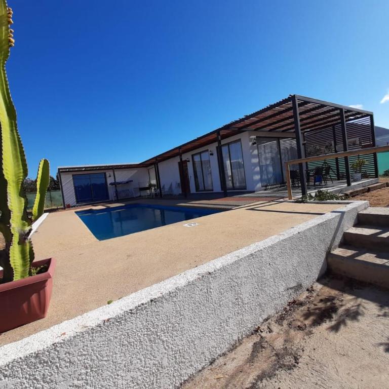 WANNAQUEROS SUITES - Three-Bedroom House - 15