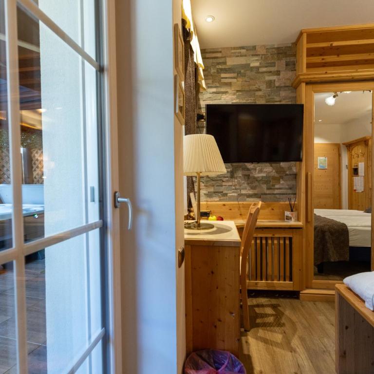 Alexander Hotel Alpine Wellness Dolomites - Doppelzimmer mit Whirlpool-Badewanne - 1
