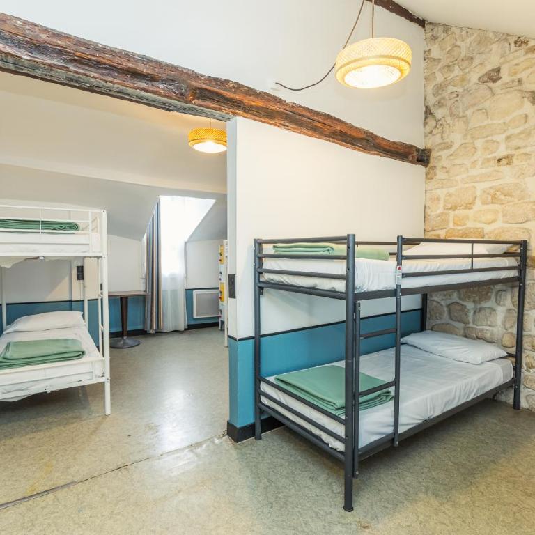 Young and Happy Latin Quarter by Hiphophostels - Lit Simple dans Dortoir Mixte de 6 Lits avec Salle de Bains Commune - 5