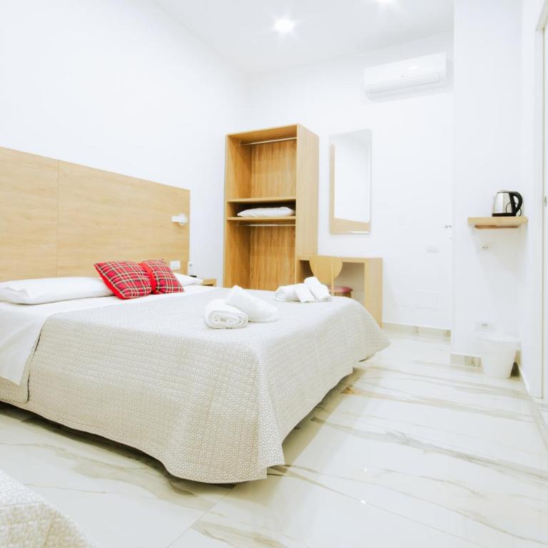 Light - Triple Room - 6