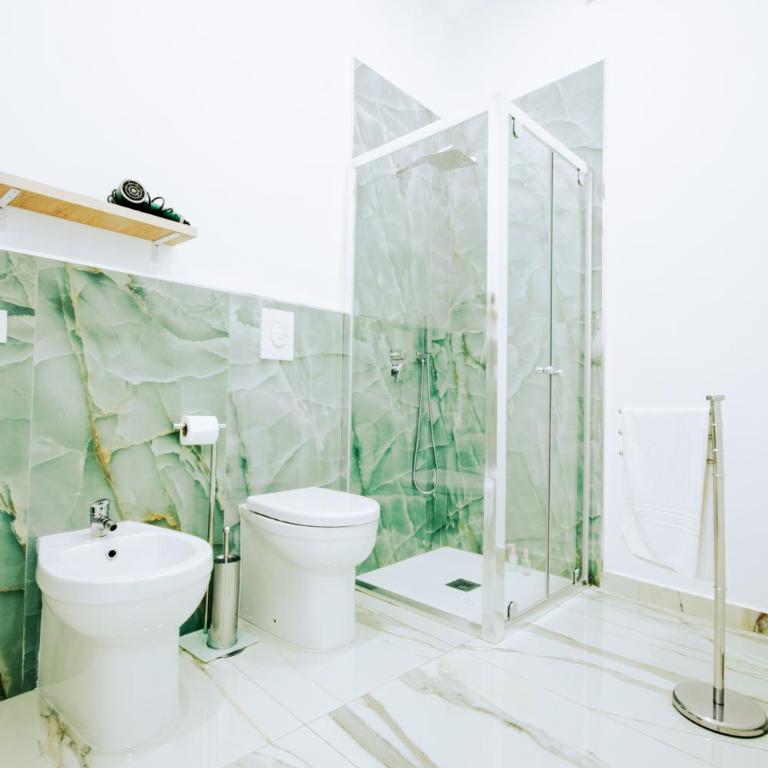 Light - Quadruple Room with Bathroom - 5