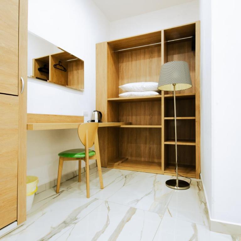 Light - Quadruple Room with Bathroom - 2