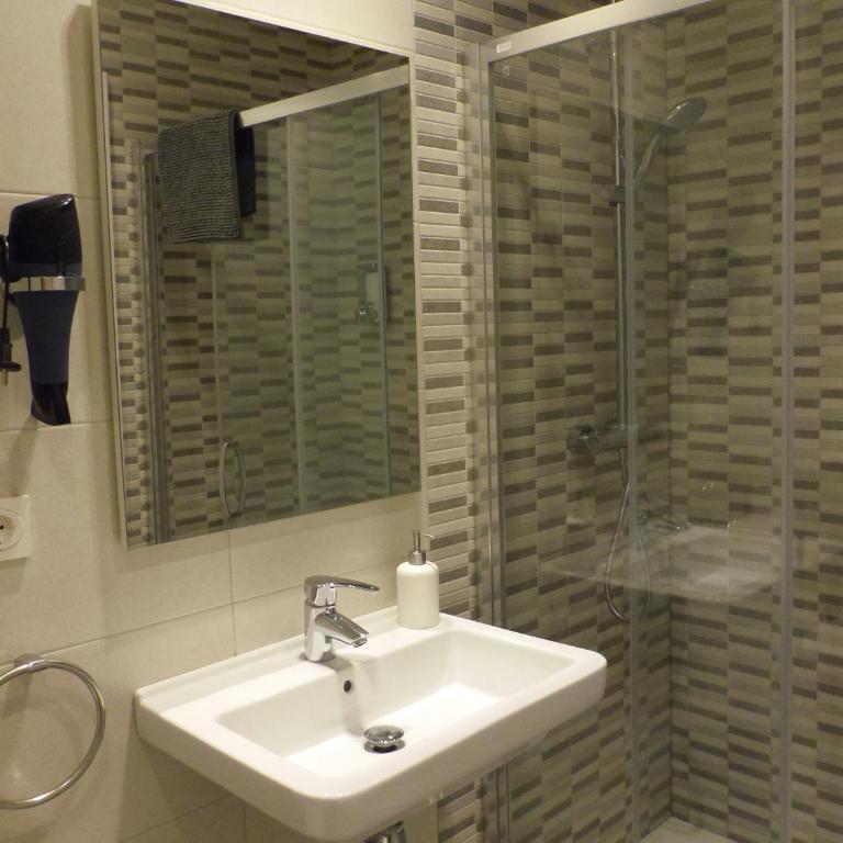 Talaia HT - Habitación Doble con baño compartido - 2 camas - 5