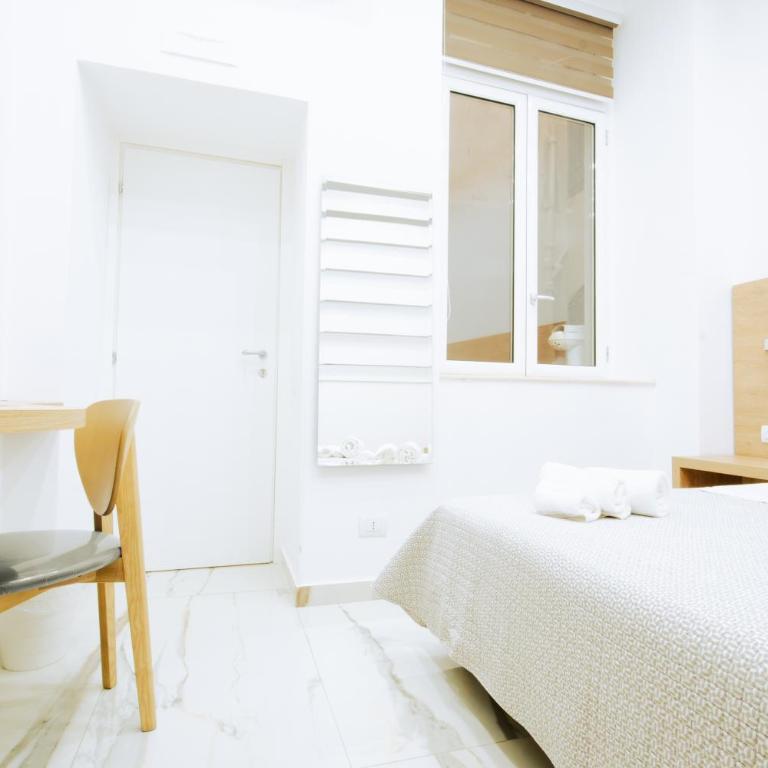 Light - Double Room with Private Bathroom - 6