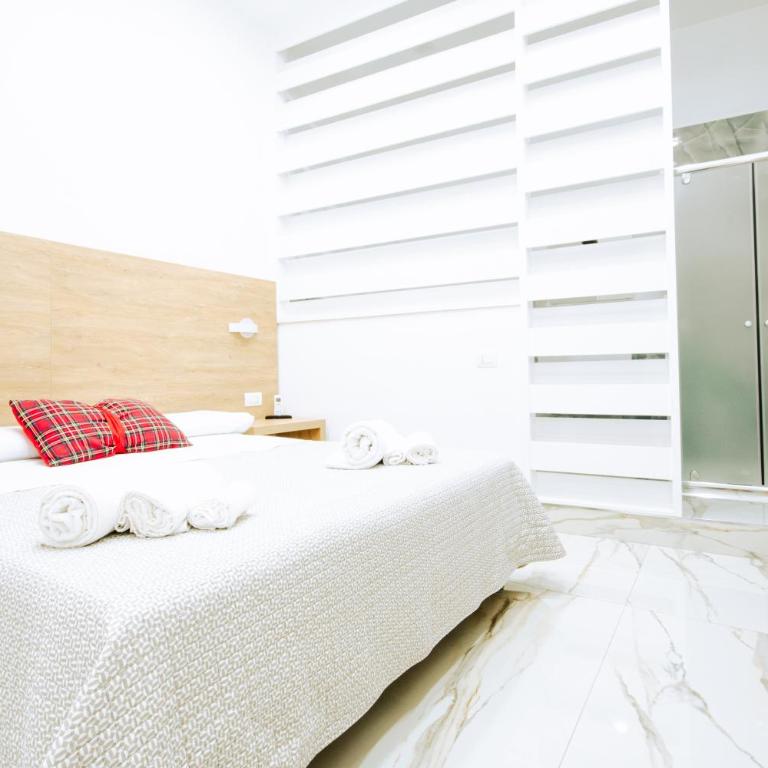Light - Double Room with Private Bathroom - 1