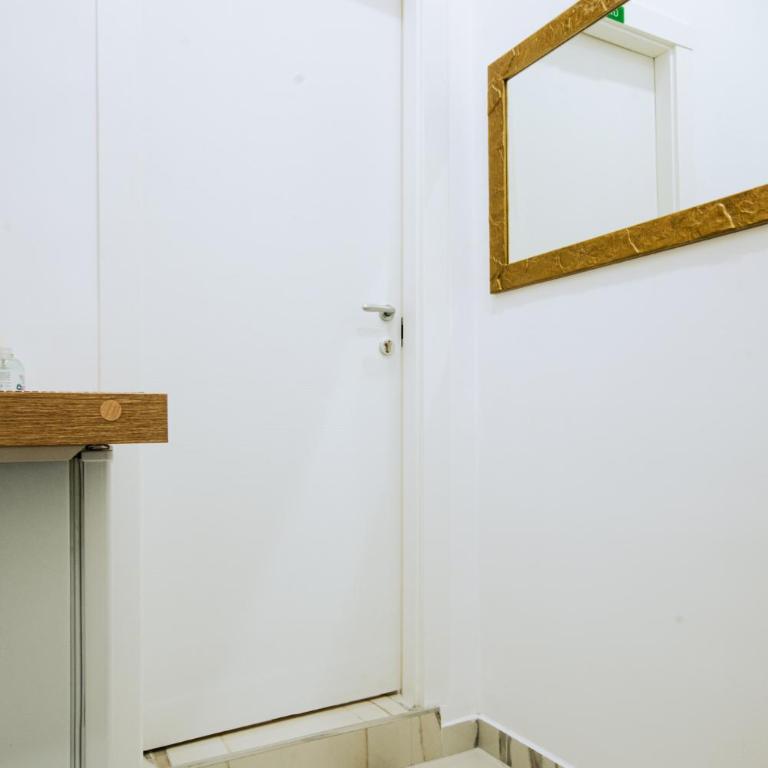 Light - Quadruple Room with Bathroom - 10