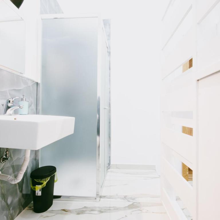 Light - Double Room with Private Bathroom - 12