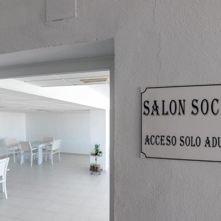 Cozy beachfront 2BR with Terrace, Pool and Garage - Apartamento de 2 dormitorios - 43