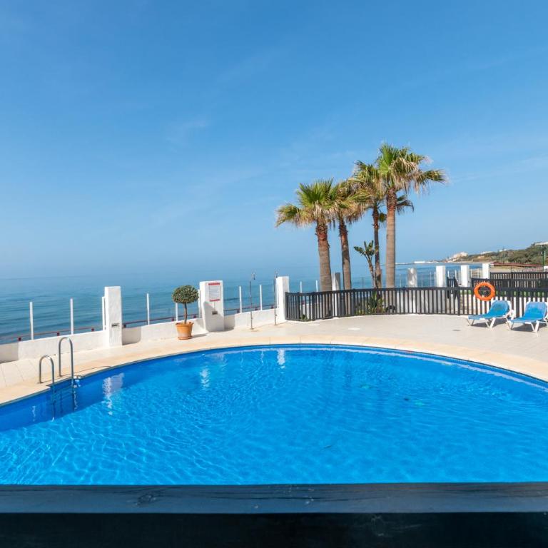 Cozy beachfront 2BR with Terrace, Pool and Garage - Apartamento de 2 dormitorios - 32