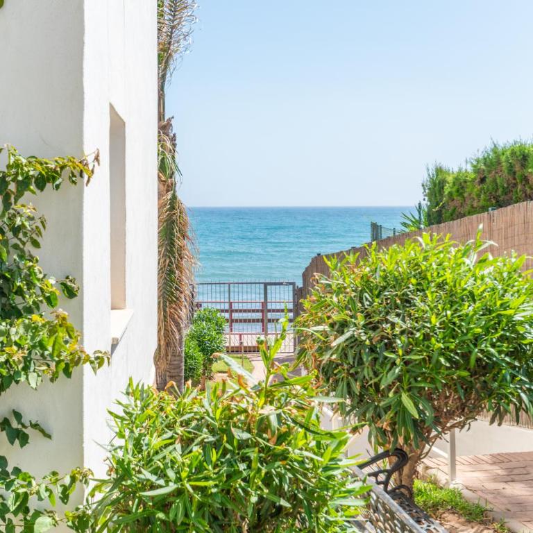 Cozy beachfront 2BR with Terrace, Pool and Garage - Apartamento de 2 dormitorios - 3