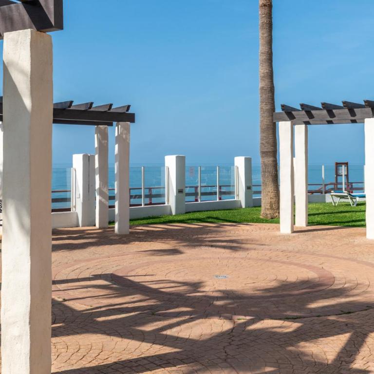 Cozy beachfront 2BR with Terrace, Pool and Garage - Apartamento de 2 dormitorios - 37