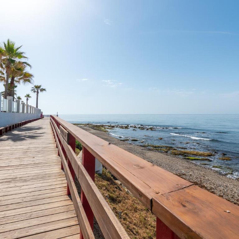Cozy beachfront 2BR with Terrace, Pool and Garage - Apartamento de 2 dormitorios - 38