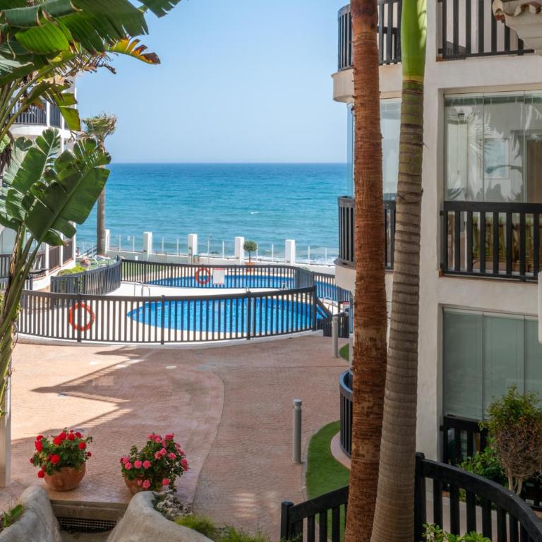 Cozy beachfront 2BR with Terrace, Pool and Garage - Apartamento de 2 dormitorios - 25