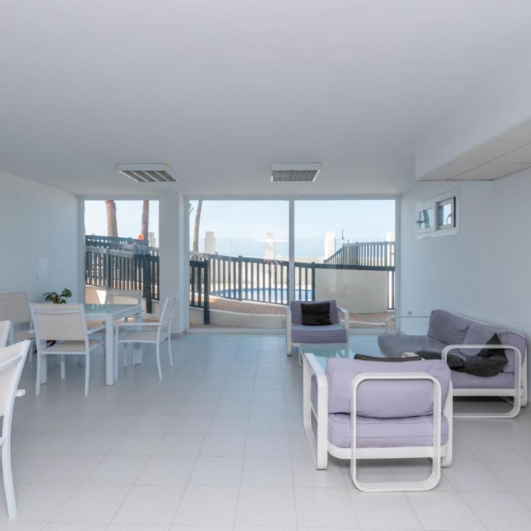 Cozy beachfront 2BR with Terrace, Pool and Garage - Apartamento de 2 dormitorios - 46