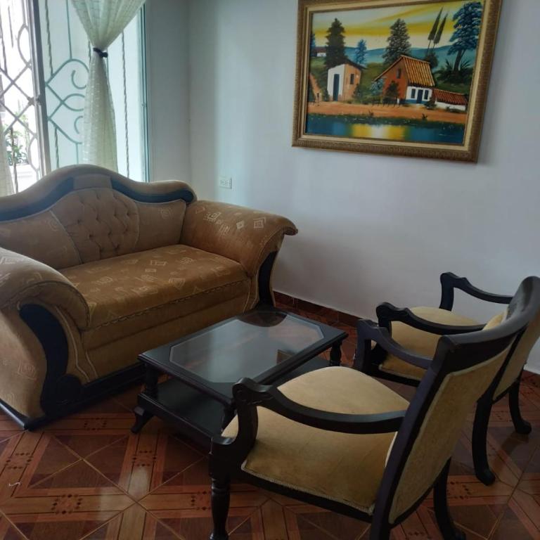 Habitación Amplia cerca al Éxito de la Cra 27 - Habitación Doble con baño compartido - 1