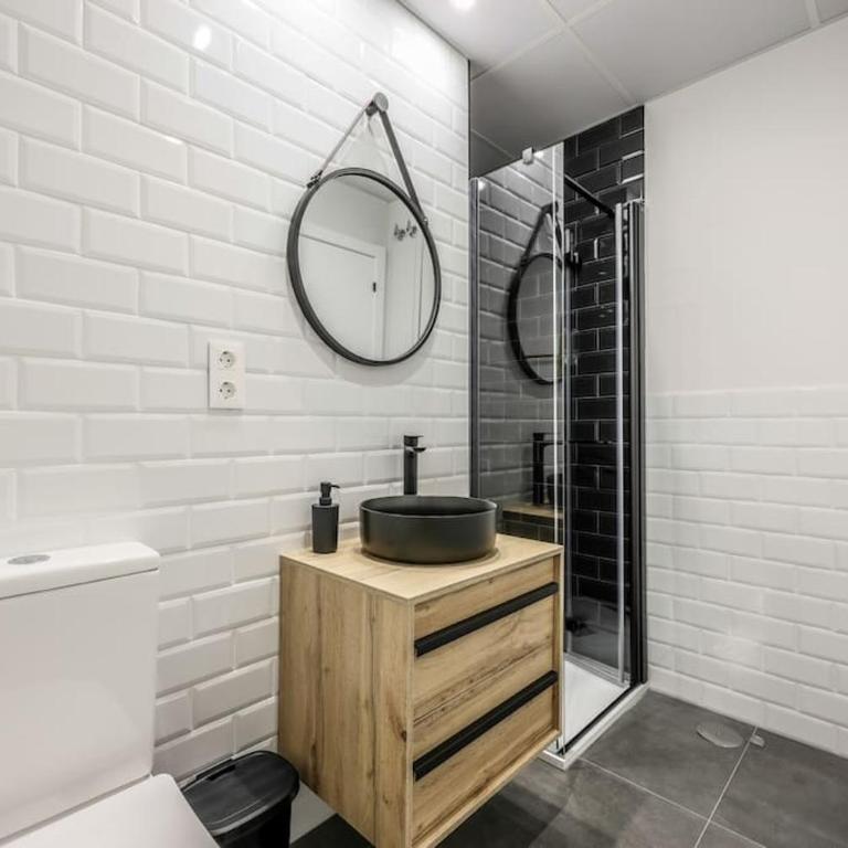 Luxe apartments Madrid Rio by RentitUP - One-Bedroom Apartment - 11