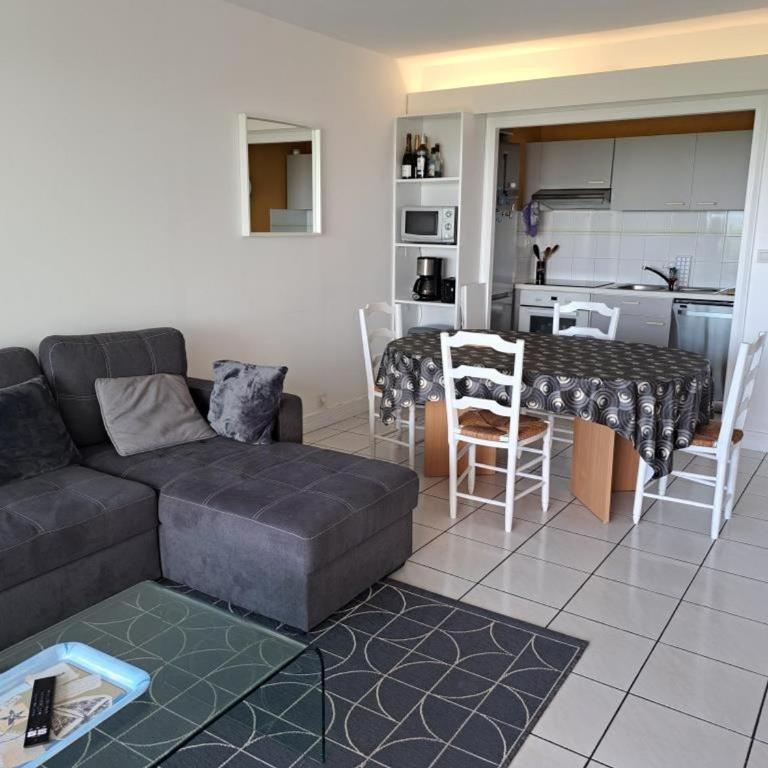 Appartement duplex face mer avec piscine, quartier Golf, 2 chambres, 2 salles d'eau, parking privé - FR-1-323-513 - Apartment - 5
