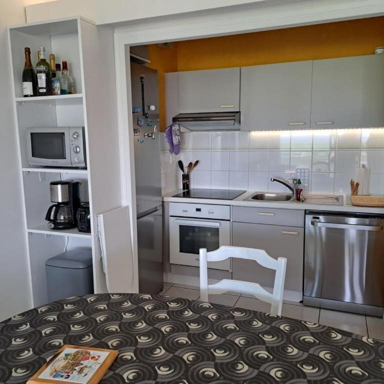 Appartement duplex face mer avec piscine, quartier Golf, 2 chambres, 2 salles d'eau, parking privé - FR-1-323-513 - Apartment - 9