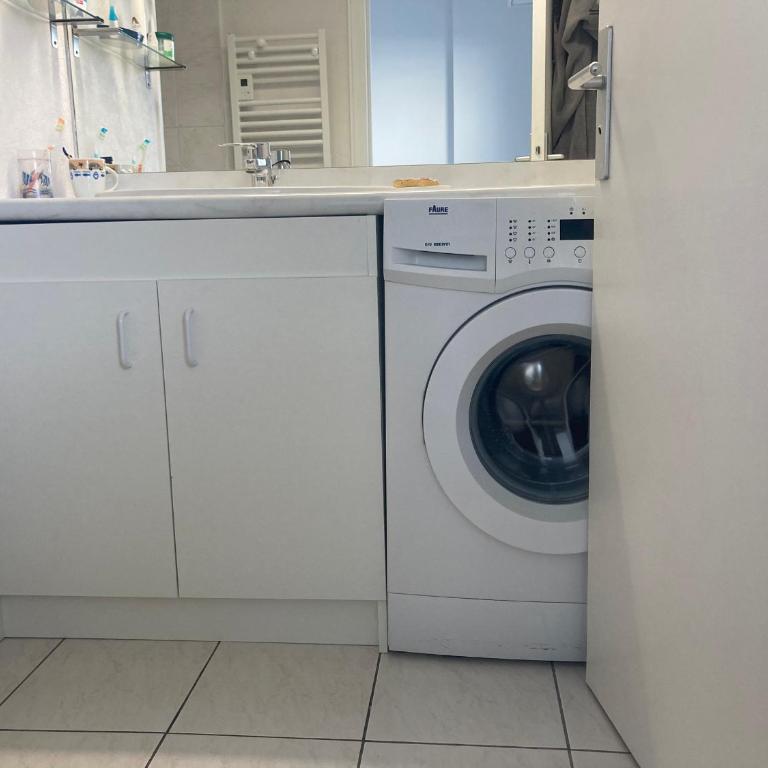 Appartement duplex face mer avec piscine, quartier Golf, 2 chambres, 2 salles d'eau, parking privé - FR-1-323-513 - Apartment - 18