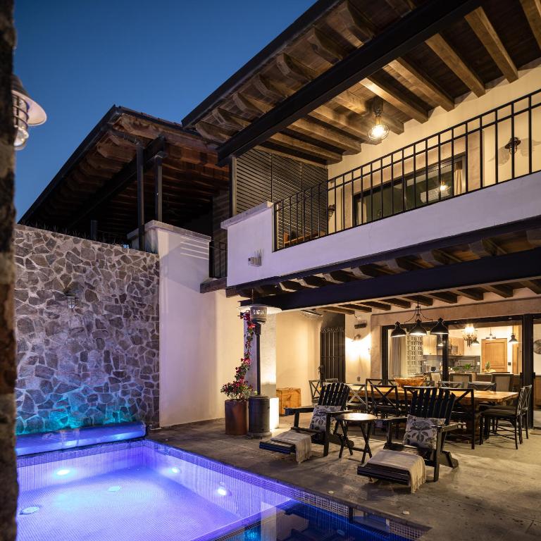 Private Jacuzzi & Pool, Elegant La Escondida 5BR - Casa - 1